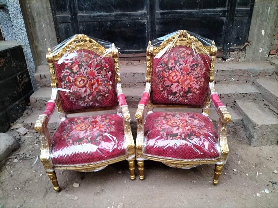 صالون مدهب 4كراسي وكنبه للبيع