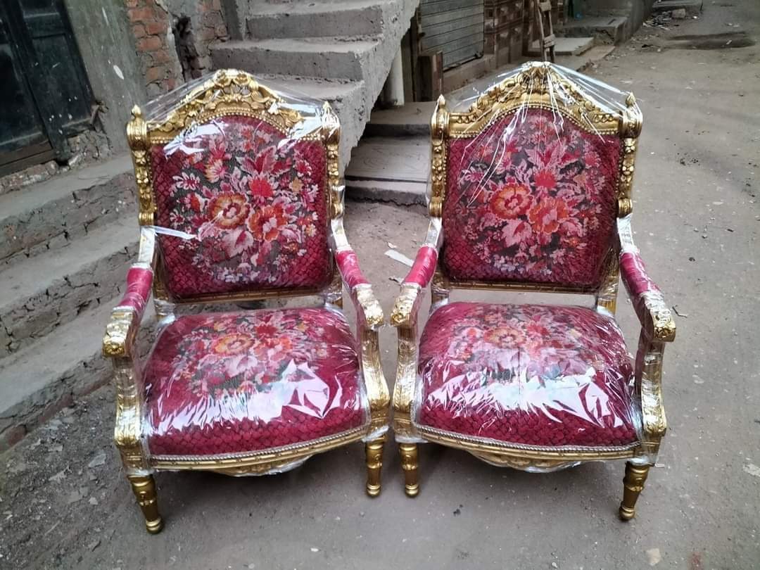 صالون مدهب 4كراسي وكنبه للبيع